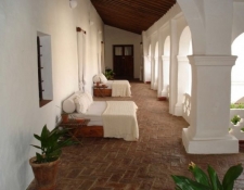 Patio met loungebedden
